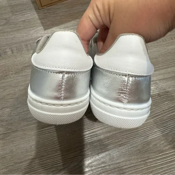 Cienta Silver Leather Metallic Kids Loop And Pull Sneakers