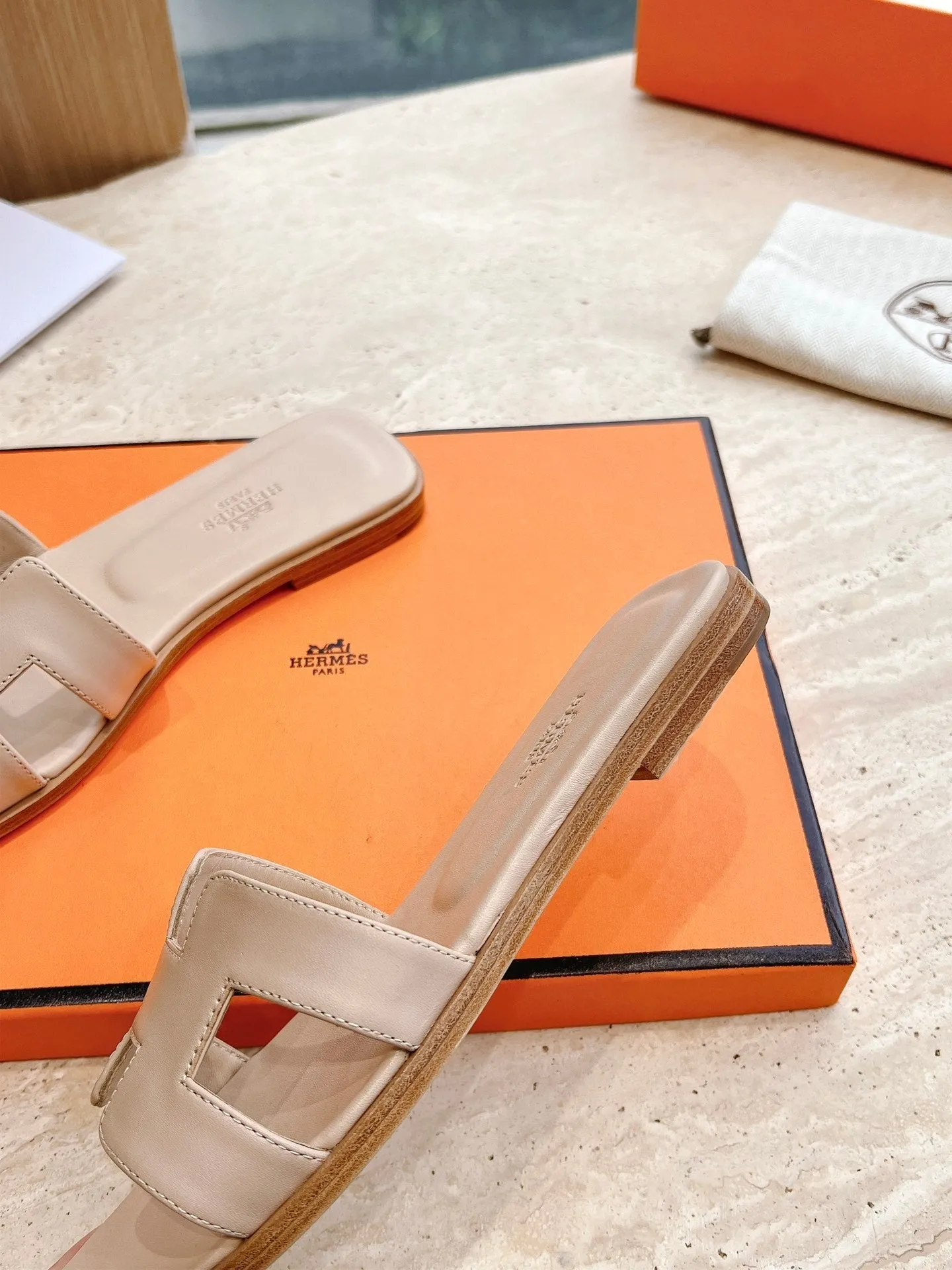 HM 25 Oran Sandal Light Beige Calfskin