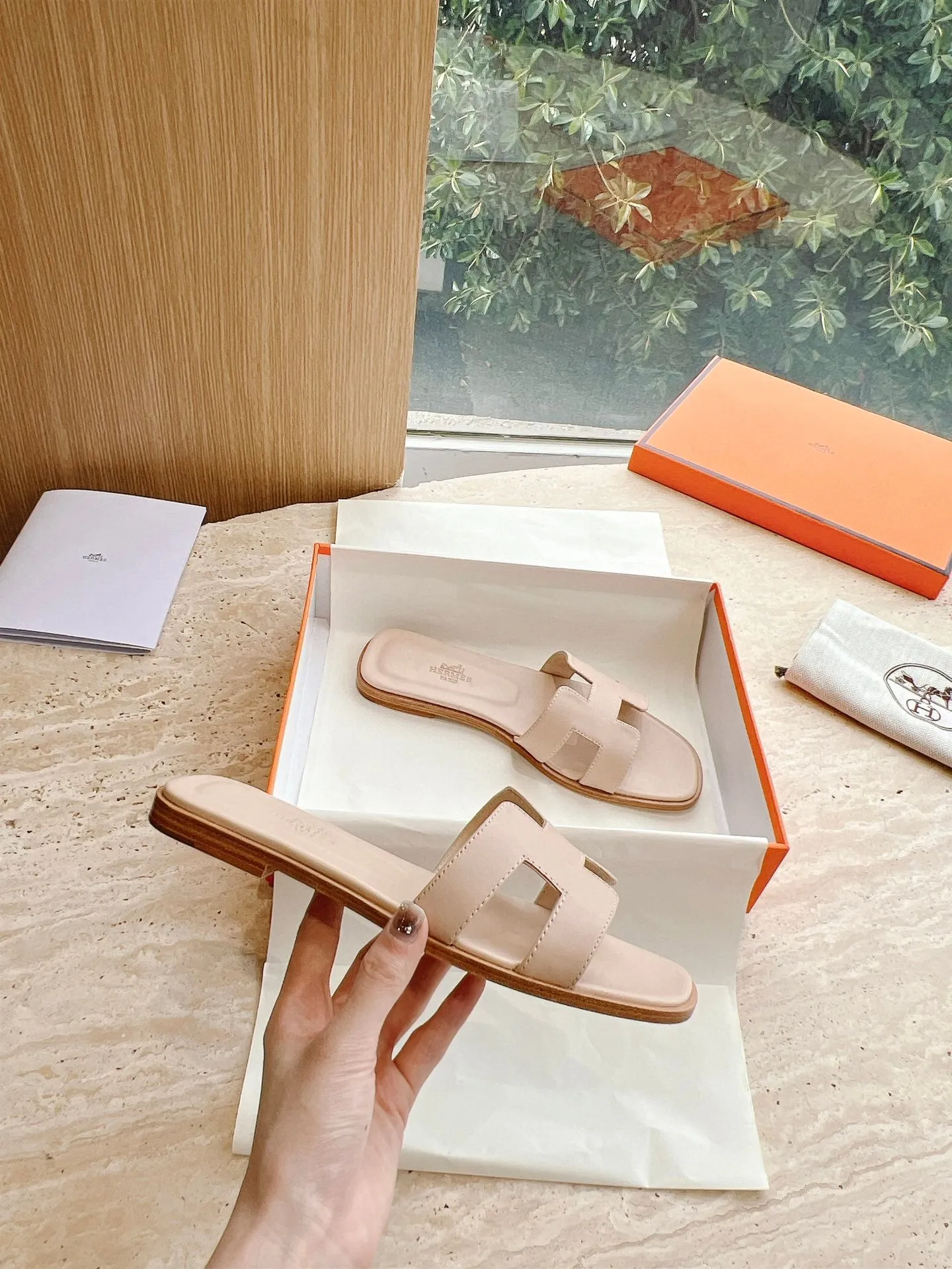 HM 25 Oran Sandal Light Beige Calfskin