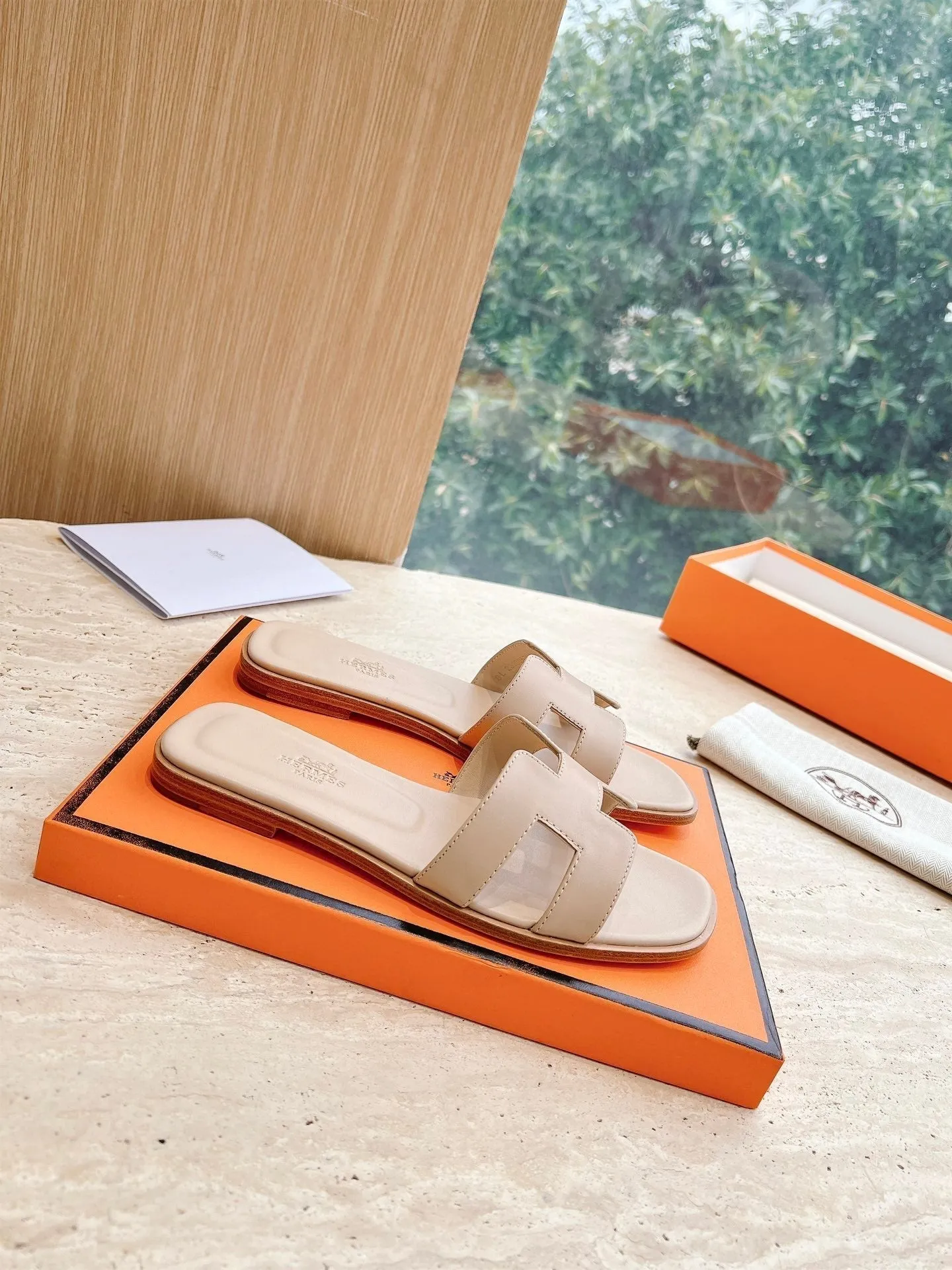 HM 25 Oran Sandal Light Beige Calfskin