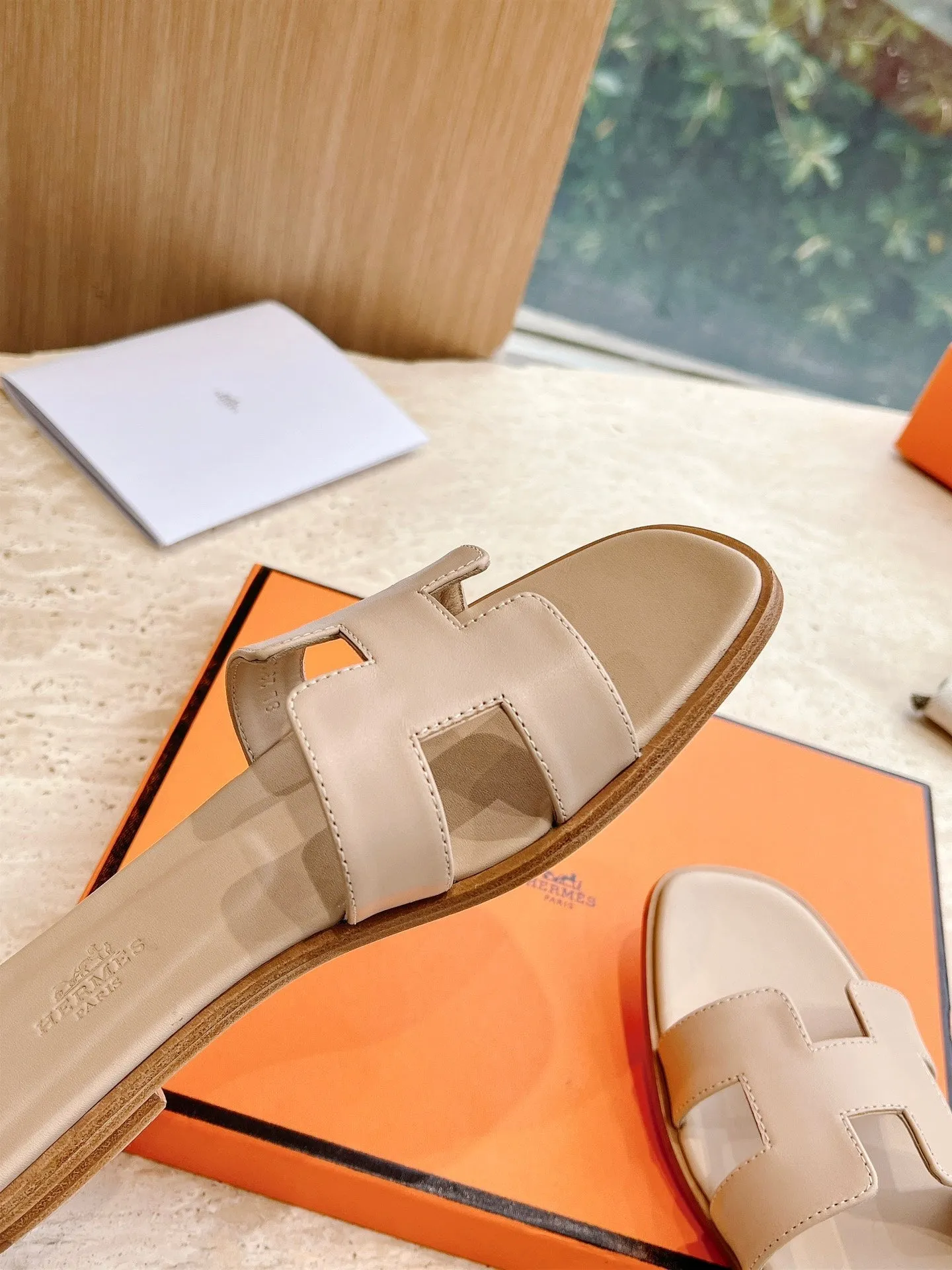 HM 25 Oran Sandal Light Beige Calfskin