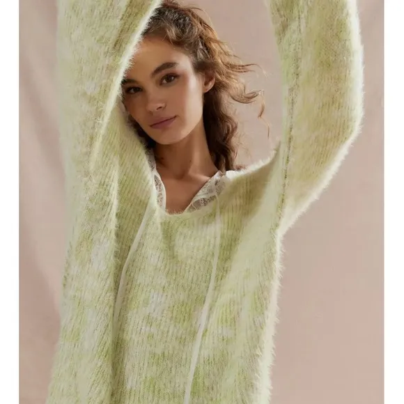 Kimchi Blue Green Crew &amp; Scoop Necks Sweater