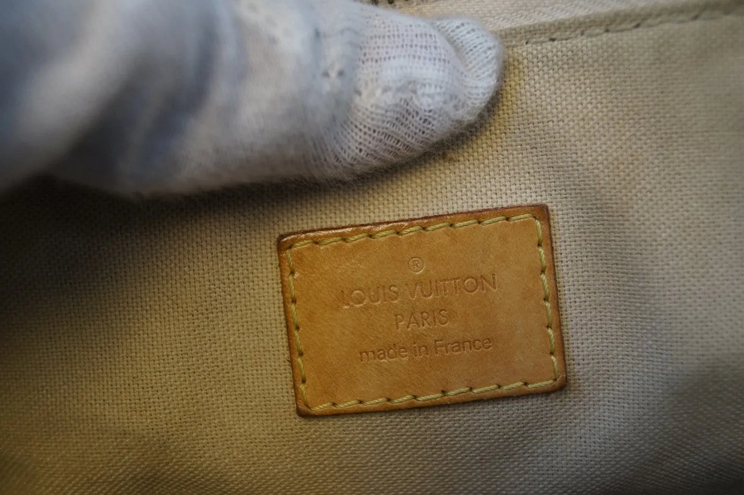 LOUIS VUITTON Damier Azur Siracusa MM White Shoulder Bag