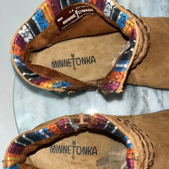Minnetonka Women's 563 Dixon boot suede leather Arizona pattern trim Sz 7.5 Brwn