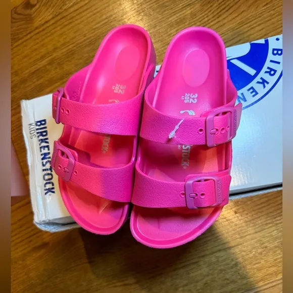 NIB Birkenstock’s Arizona Kids EVA in Beetroot Purple