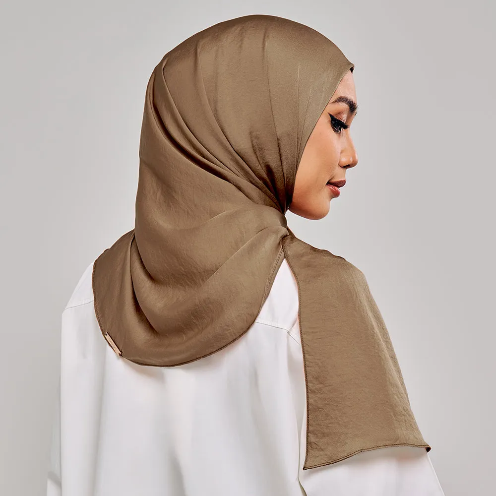 Niya Satin in Bistre