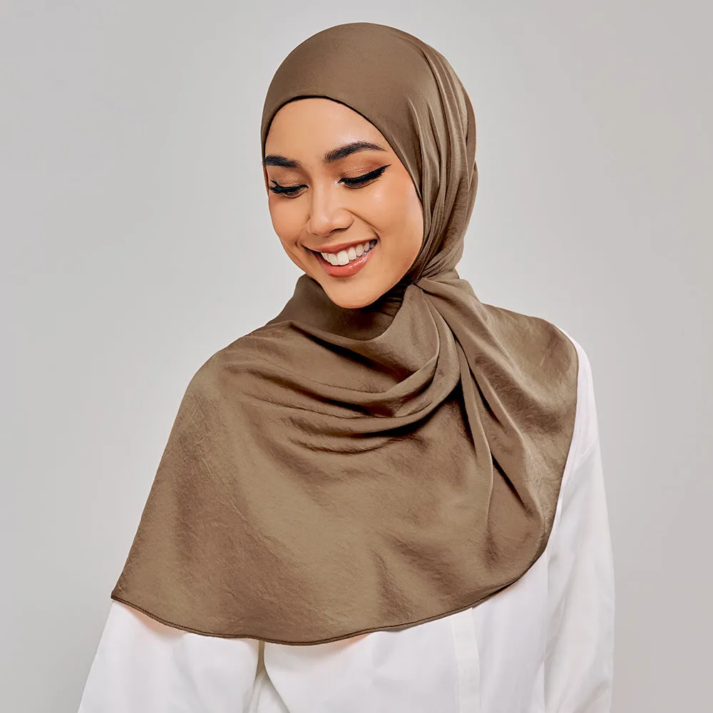 Niya Satin in Bistre