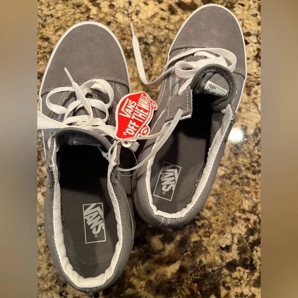 NWT Vans Juniors Old Skool Skater Shoe
