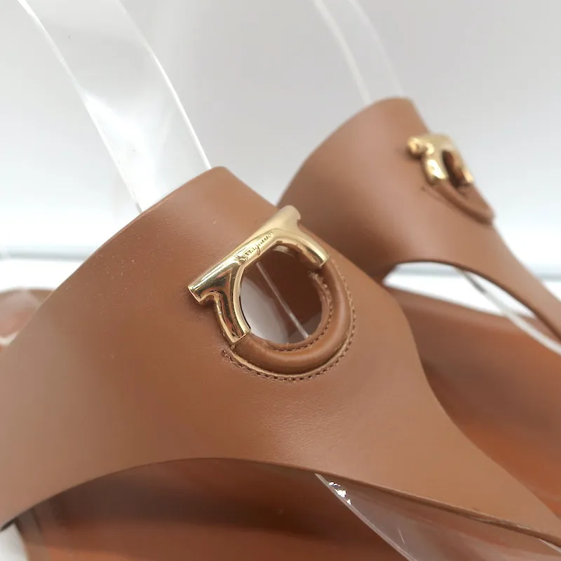 Salvatore Ferragamo Enfola Thong Sandals Brown Leather Size 9.5 C Flat Slides