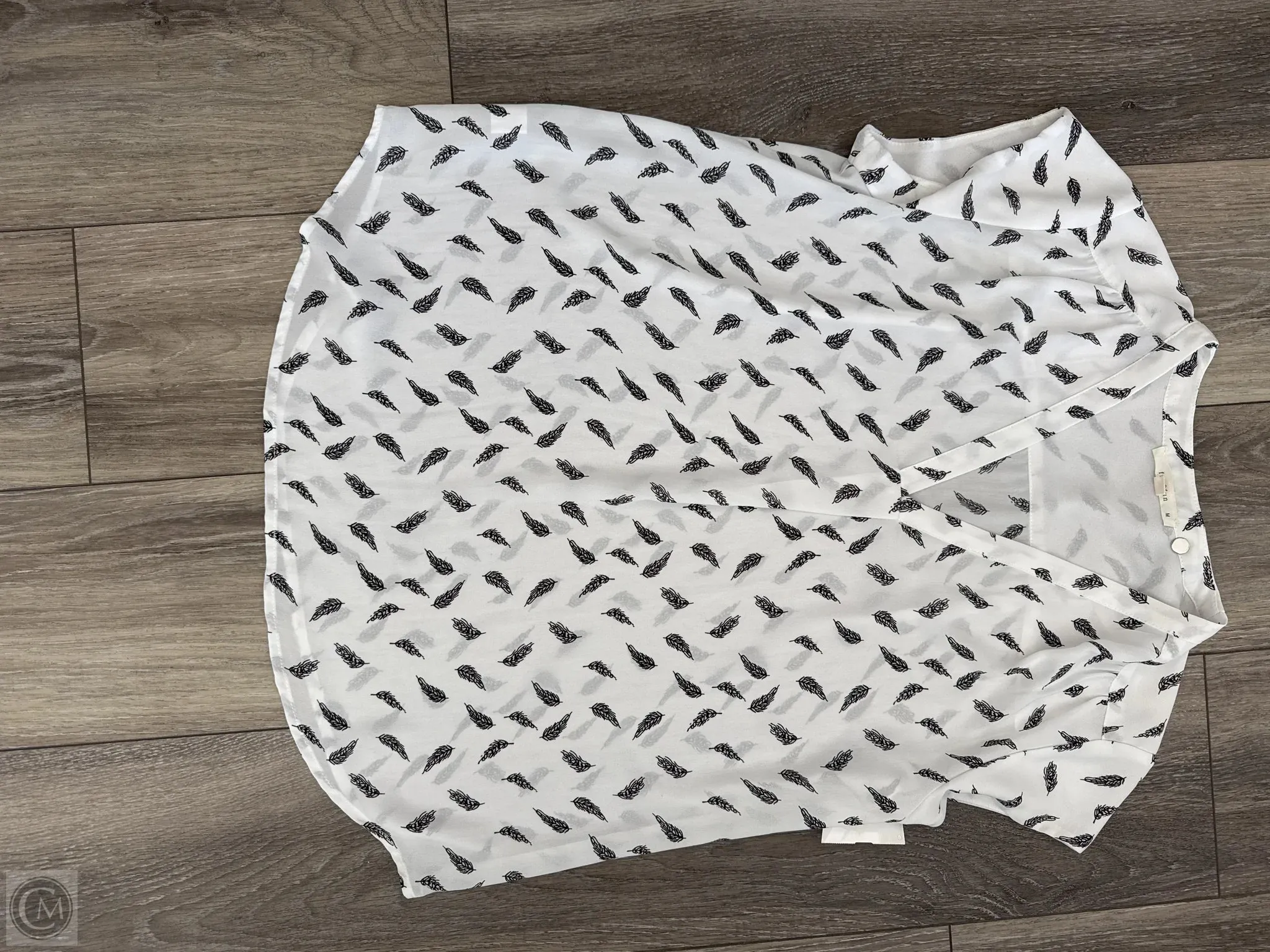 Top Short Sleeve By Fun 2 Fun In White, Size: M