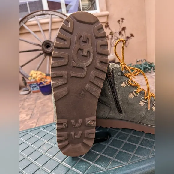 UGG Hilmar boot