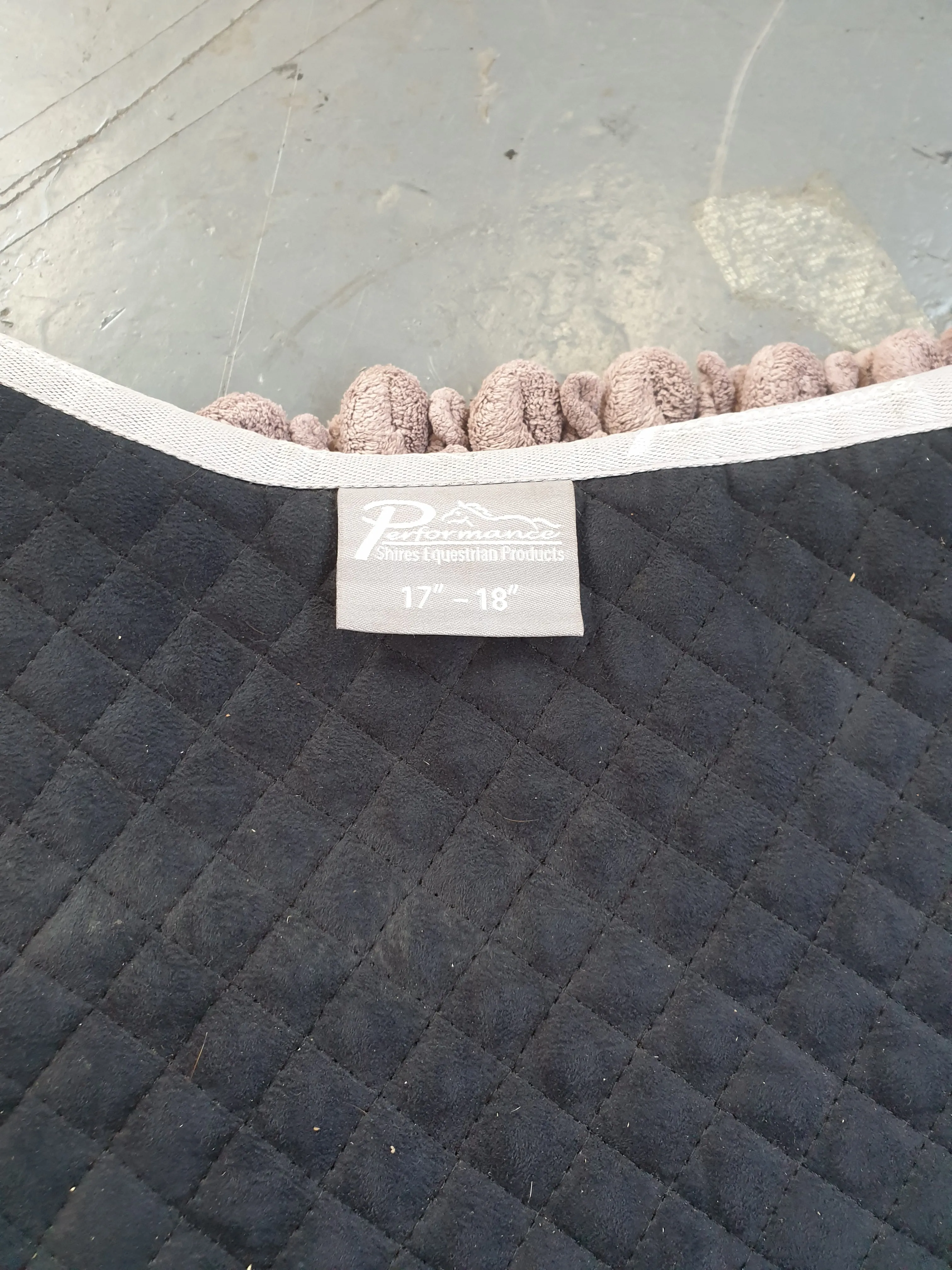 Used shires 17"-18" suede black saddle cloth FREE POSTAGE☆