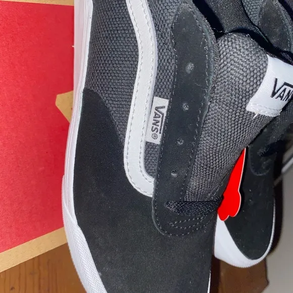 Van Palomar size 4.5 youth black/white suede 🖤