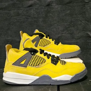 YOUTH SZ 3 AIR JORDAN 4 &quot;LIGHTENING&quot; SNEAKERS