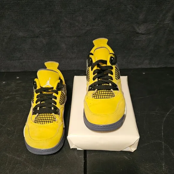 YOUTH SZ 3 AIR JORDAN 4 &quot;LIGHTENING&quot; SNEAKERS