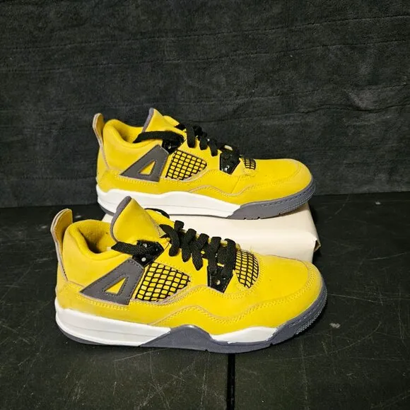 YOUTH SZ 3 AIR JORDAN 4 &quot;LIGHTENING&quot; SNEAKERS